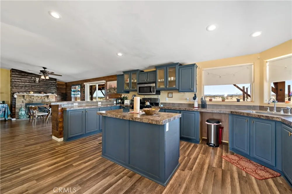 61375 Leslie Lane Landers, CA 92285