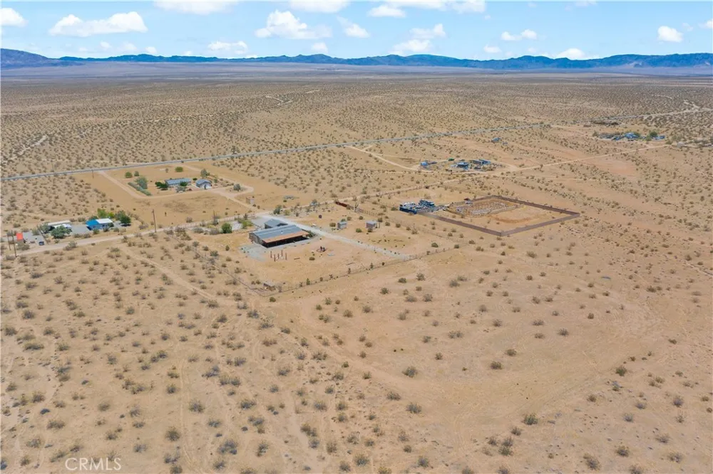 61375 Leslie Lane Landers, CA 92285