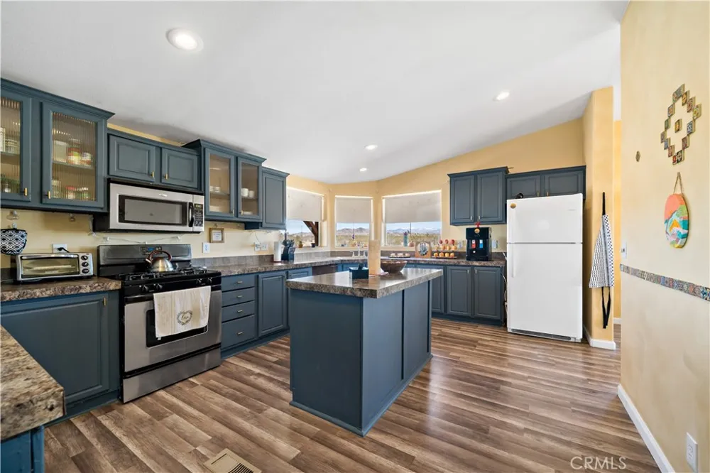 61375 Leslie Lane Landers, CA 92285