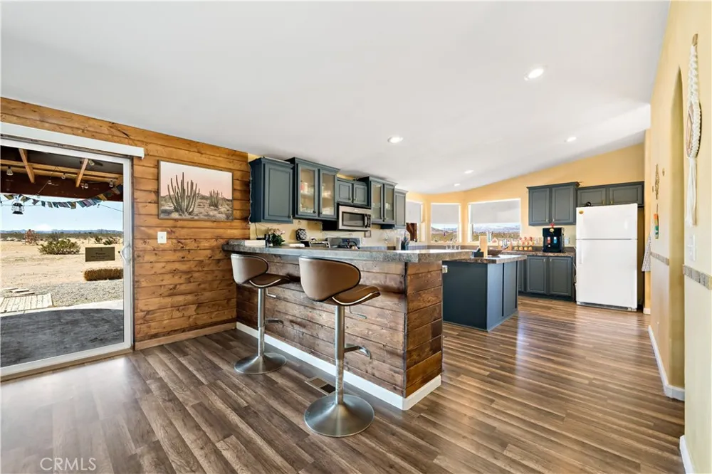 61375 Leslie Lane Landers, CA 92285