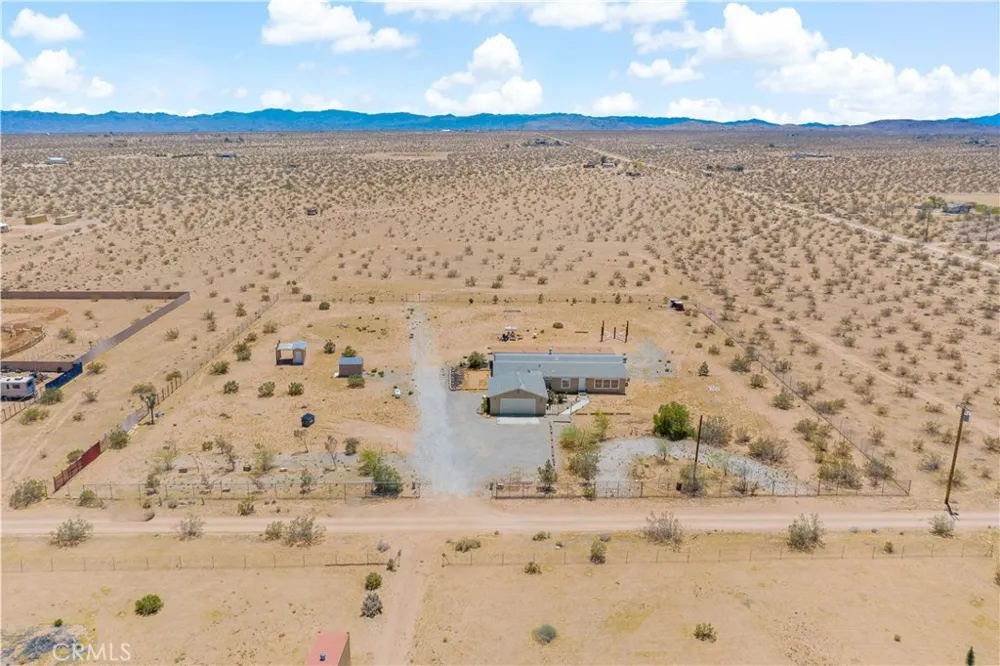 61375 Leslie Lane Landers, CA 92285