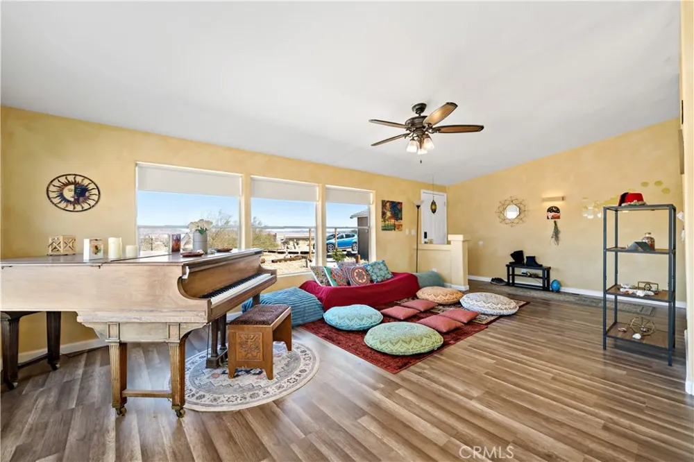 61375 Leslie Lane Landers, CA 92285