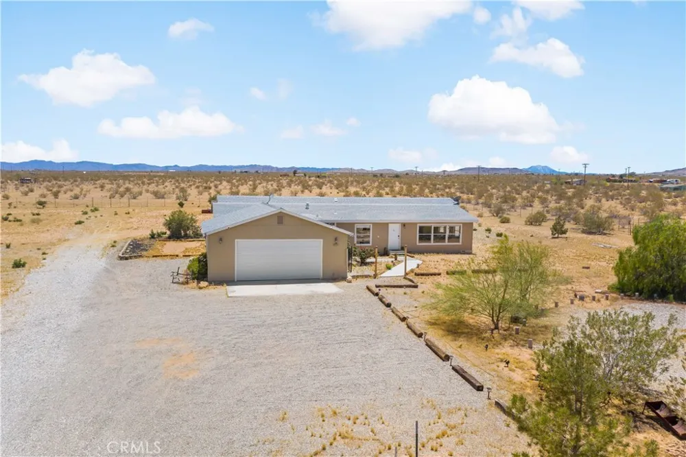 61375 Leslie Lane Landers, CA 92285