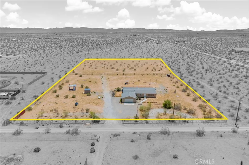 61375 Leslie Lane Landers, CA 92285