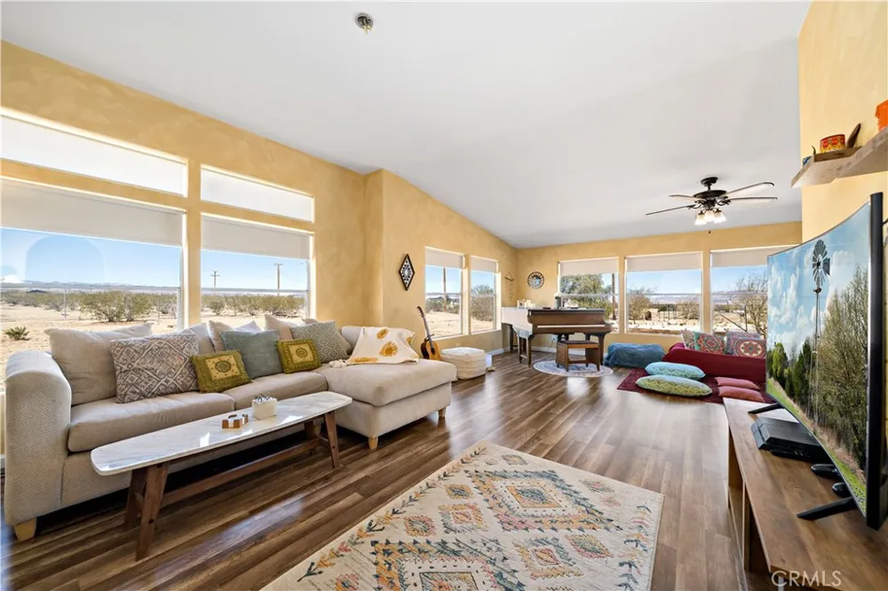 61375 Leslie Lane Landers, CA 92285