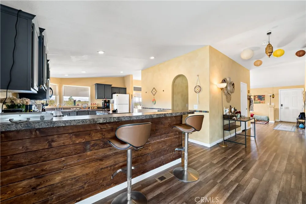 61375 Leslie Lane Landers, CA 92285