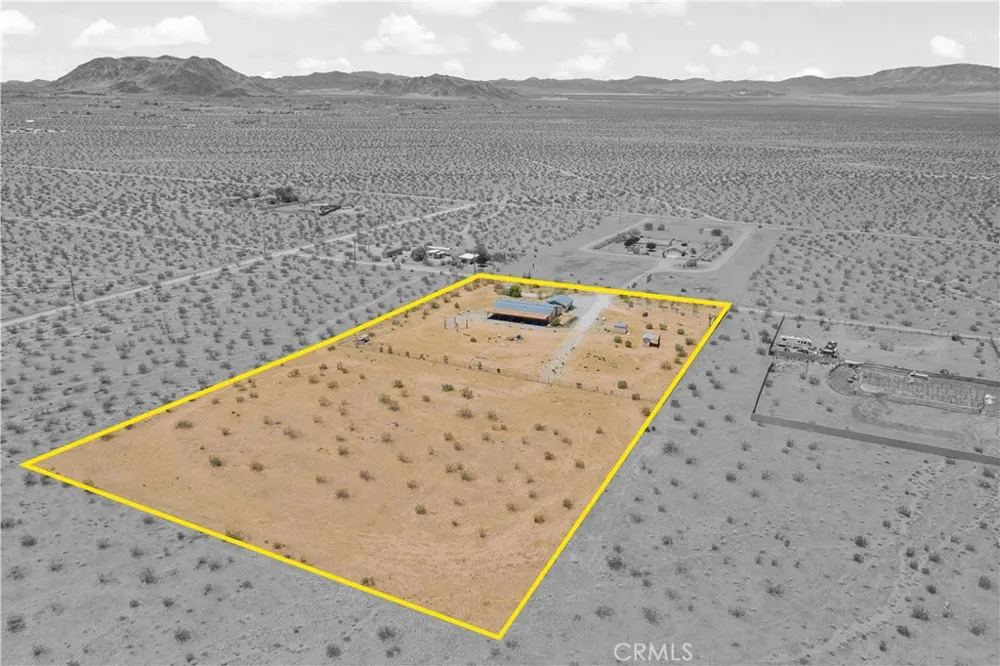 61375 Leslie Lane Landers, CA 92285