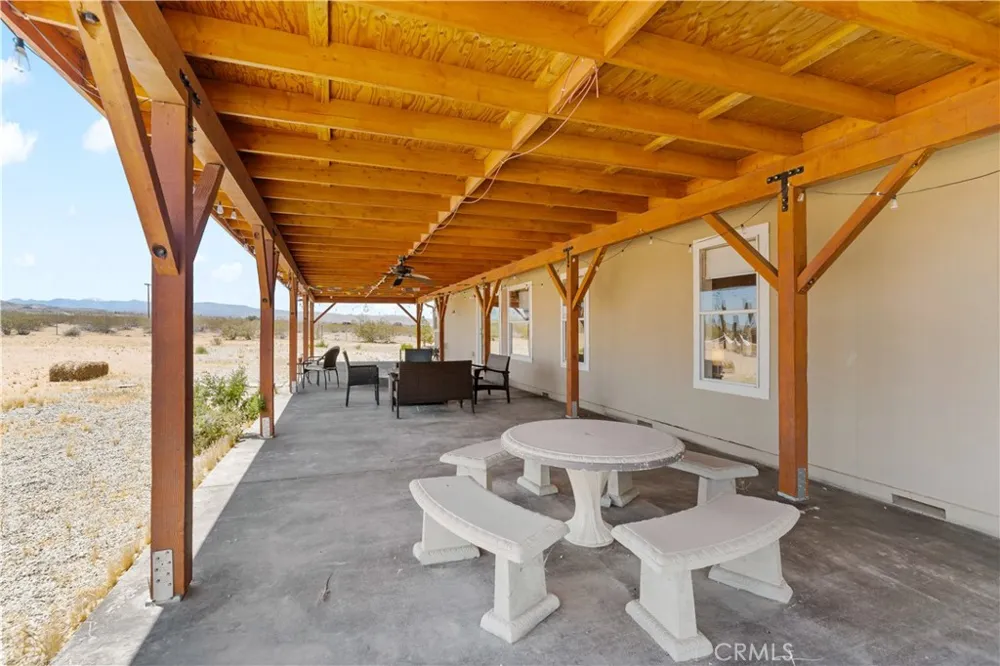 61375 Leslie Lane Landers, CA 92285