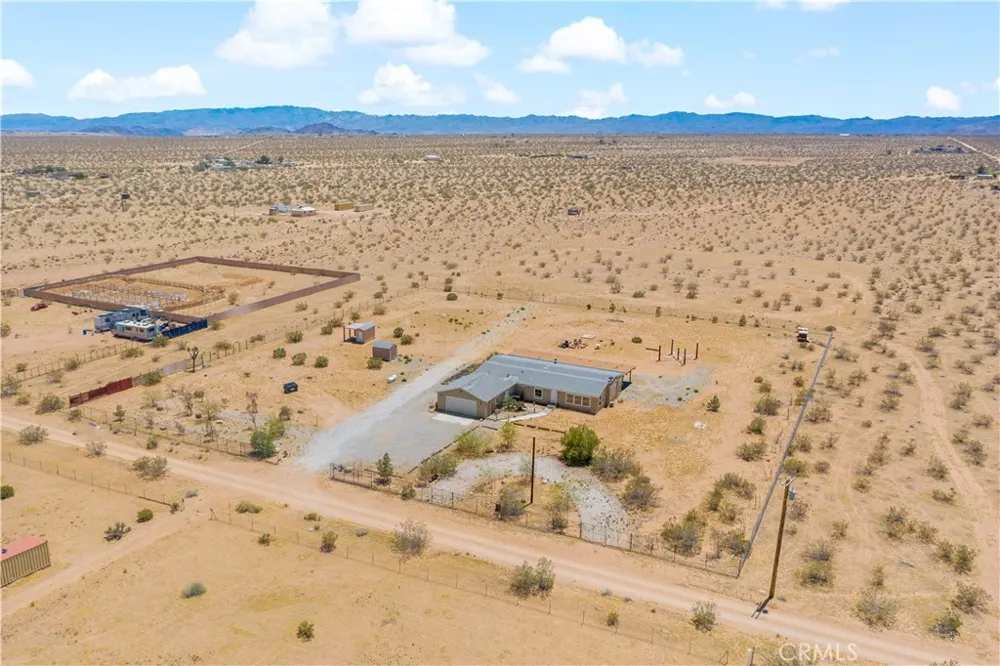 61375 Leslie Lane Landers, CA 92285