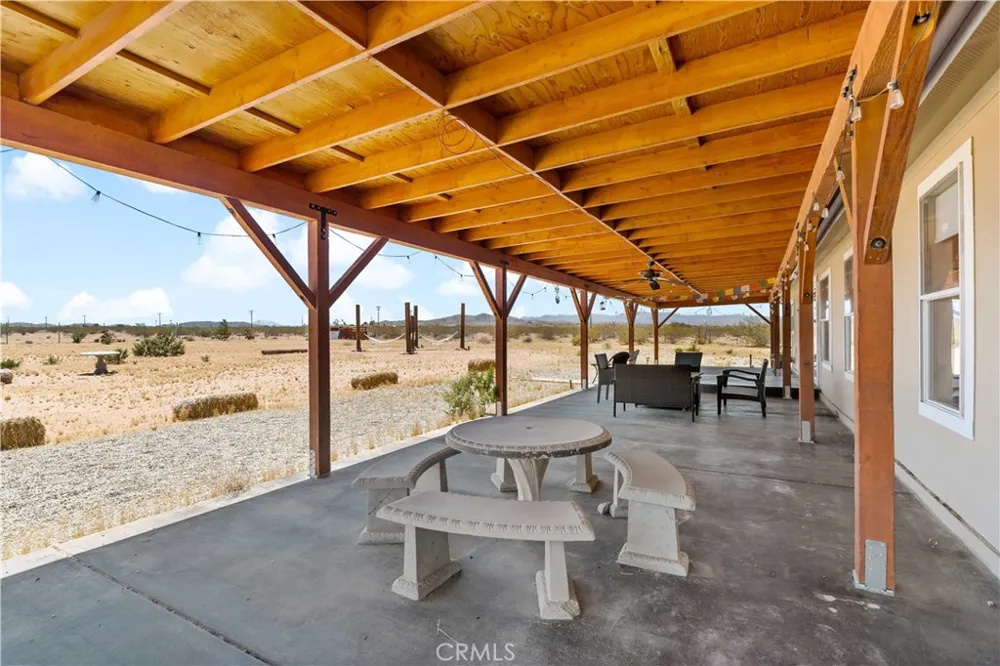 61375 Leslie Lane Landers, CA 92285