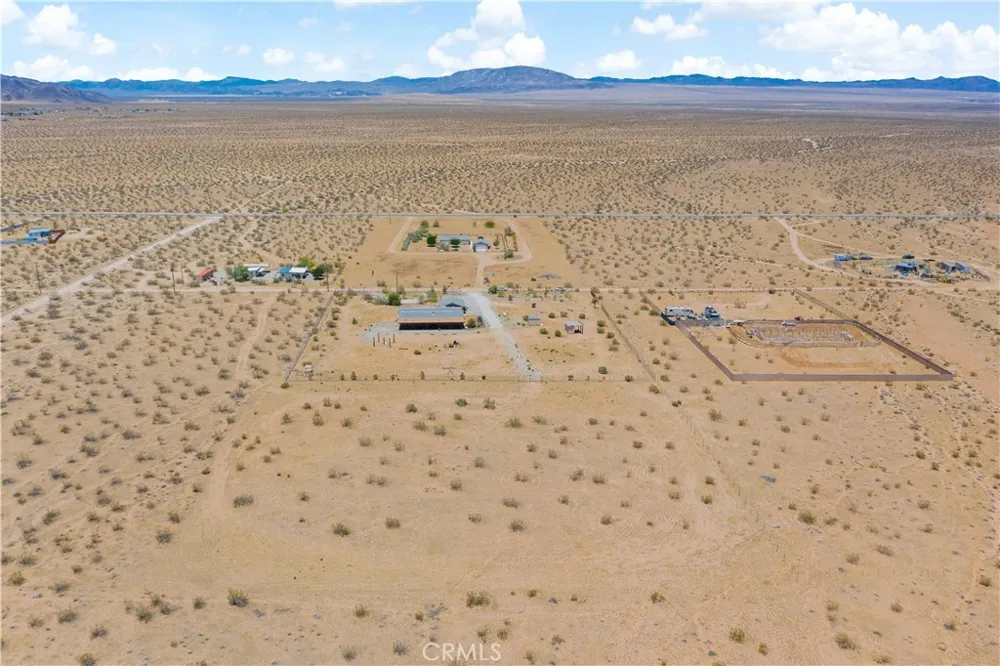 61375 Leslie Lane Landers, CA 92285