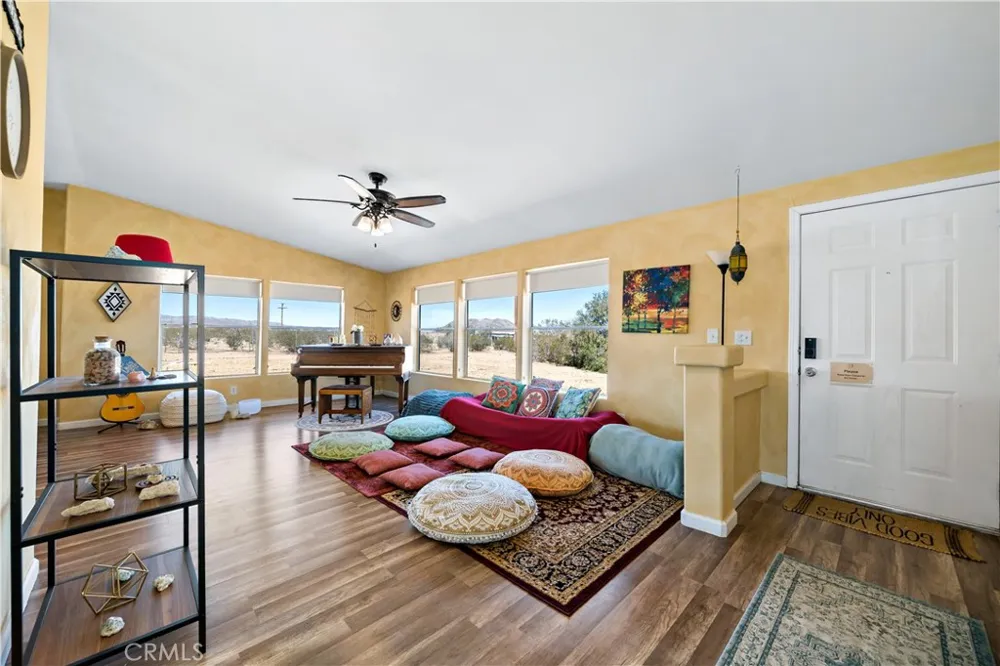 61375 Leslie Lane Landers, CA 92285