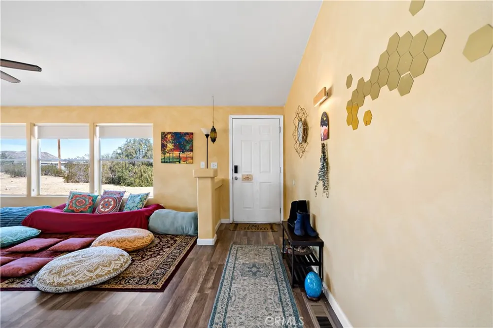 61375 Leslie Lane Landers, CA 92285