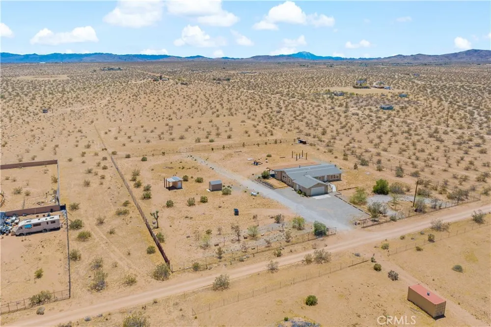 61375 Leslie Lane Landers, CA 92285