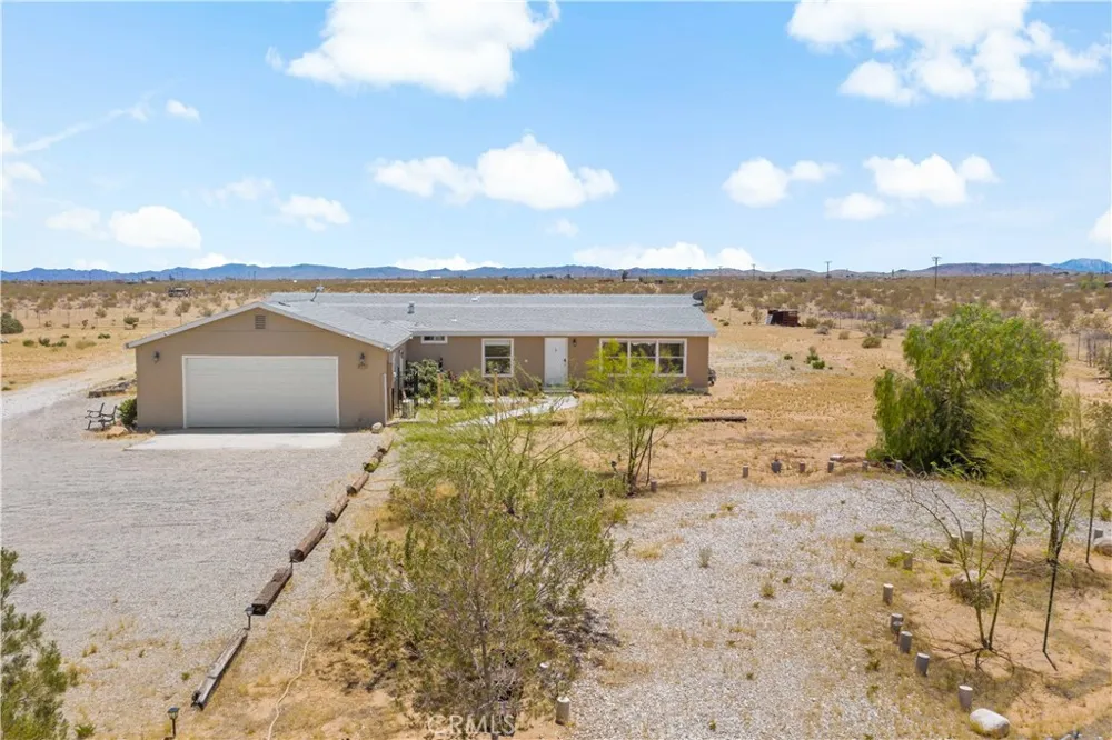 61375 Leslie Lane Landers, CA 92285