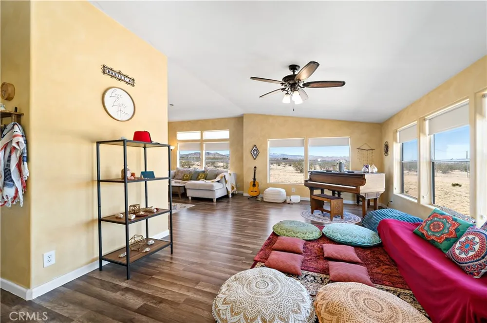61375 Leslie Lane Landers, CA 92285