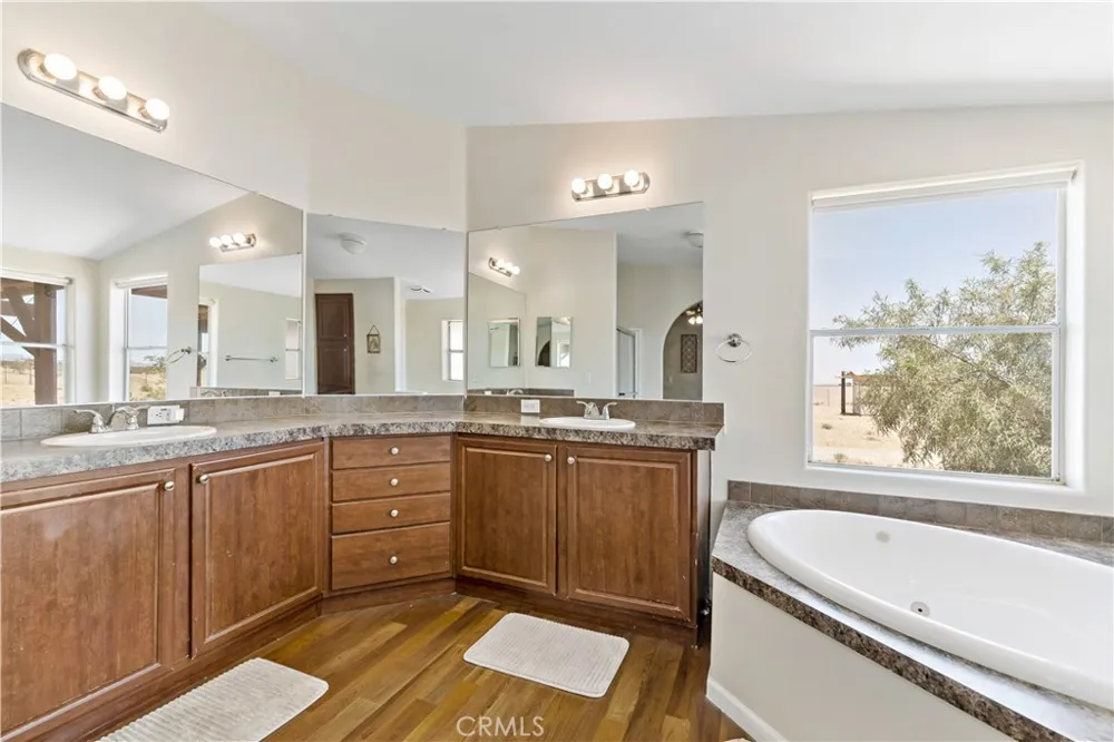 61375 Leslie Lane Landers, CA 92285