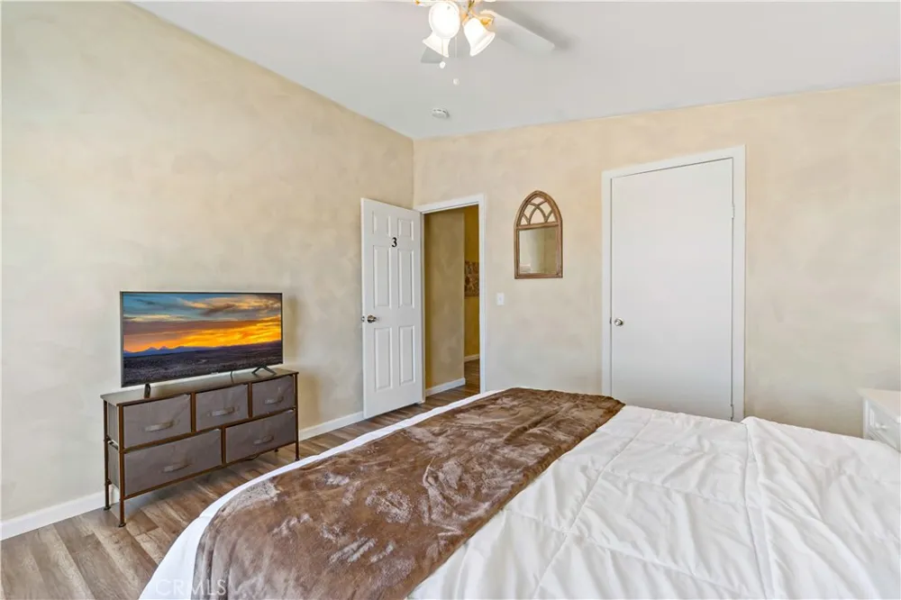 61375 Leslie Lane Landers, CA 92285