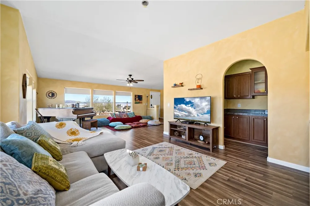 61375 Leslie Lane Landers, CA 92285