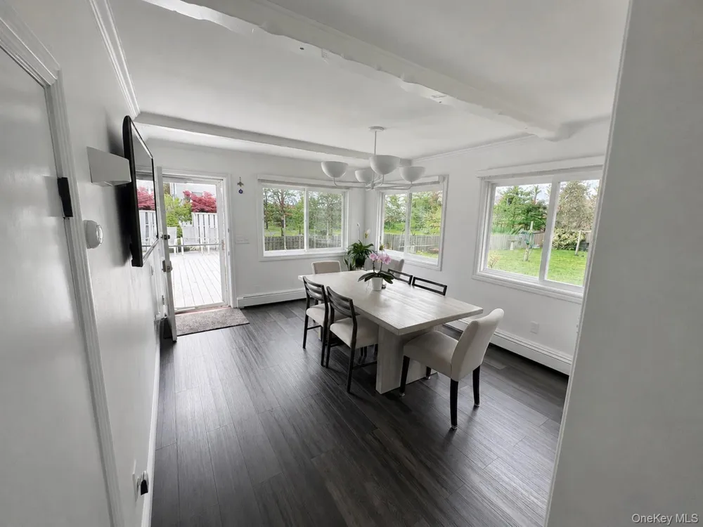 531 Montauk Highway Westhampton Beach, NY 11978