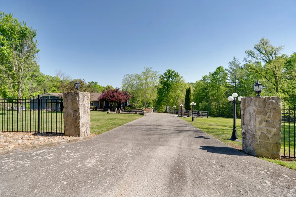 692 Tanglewood Dr Woodbury, TN 37190