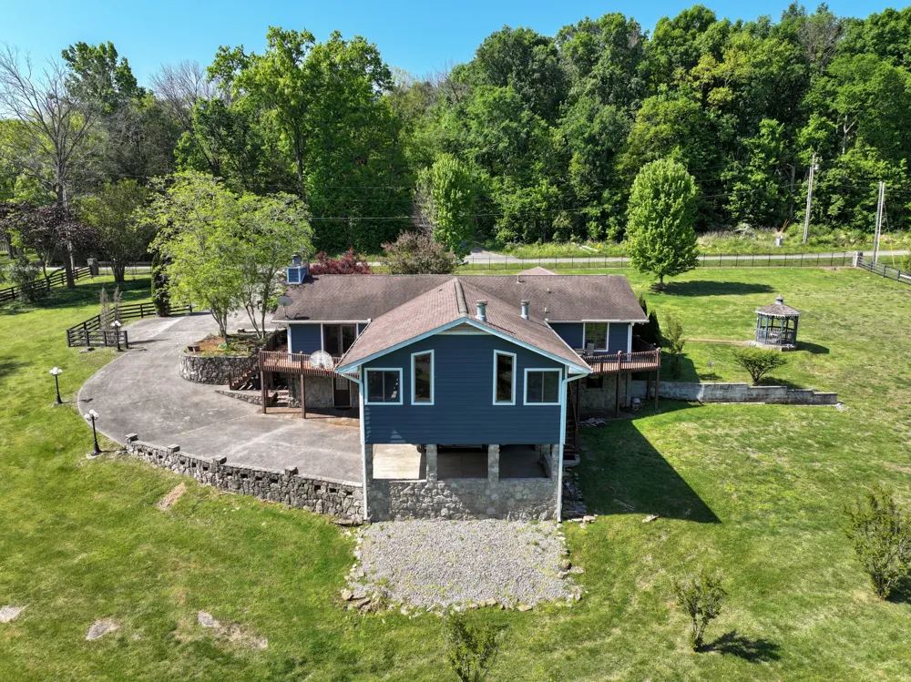 692 Tanglewood Dr Woodbury, TN 37190