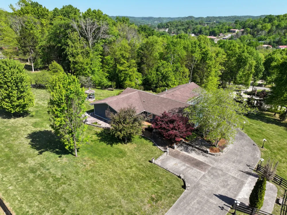 692 Tanglewood Dr Woodbury, TN 37190