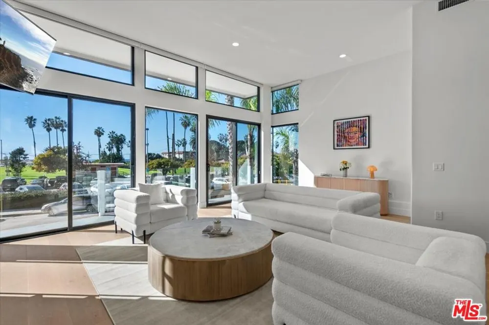 6730 Esplanade Street Playa del Rey, CA 90293