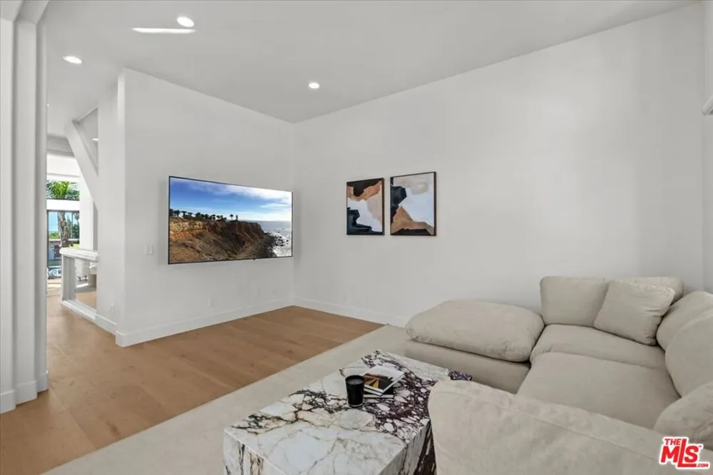 6730 Esplanade Street Playa del Rey, CA 90293