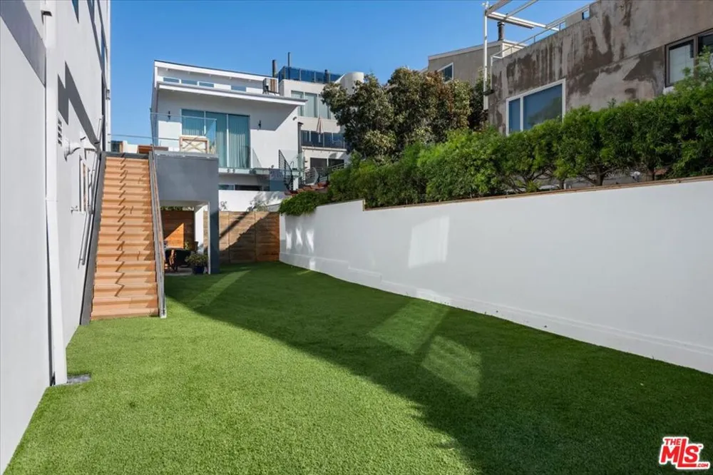 6730 Esplanade Street Playa del Rey, CA 90293