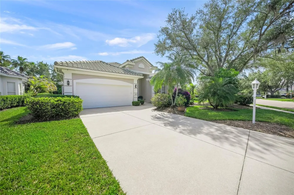 6923 LENNOX PLACE University Park, FL 34201