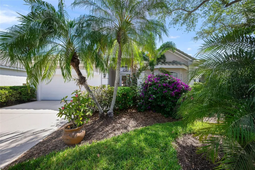 6923 LENNOX PLACE University Park, FL 34201