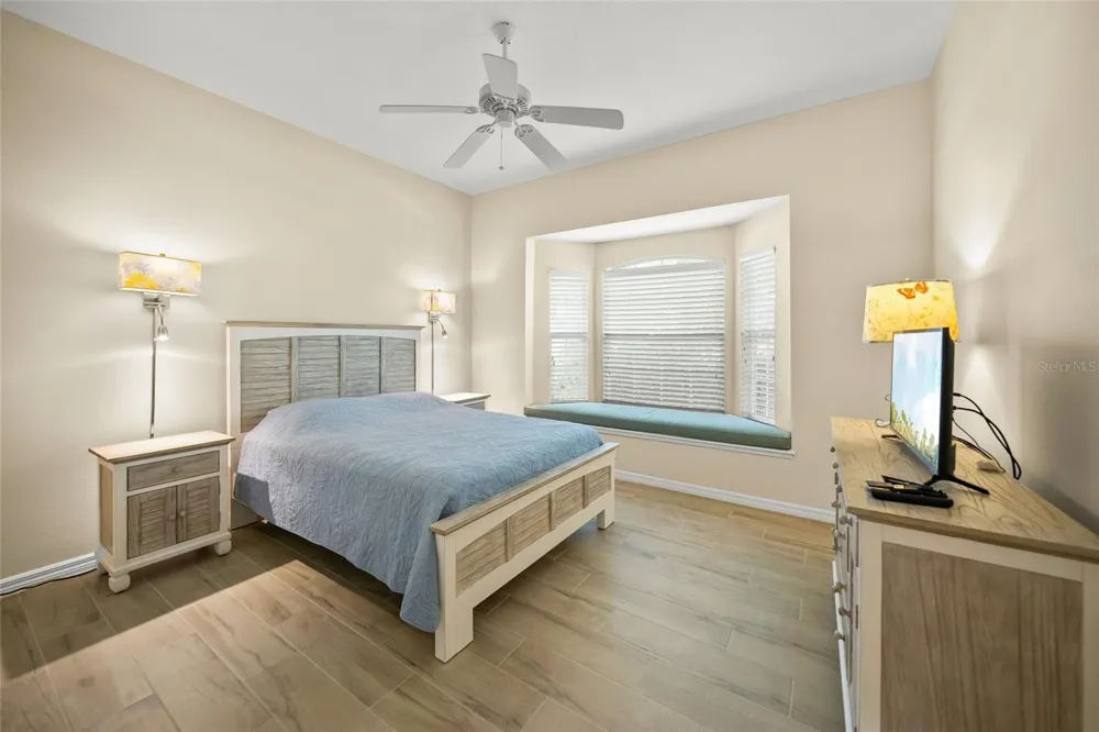 6923 LENNOX PLACE University Park, FL 34201