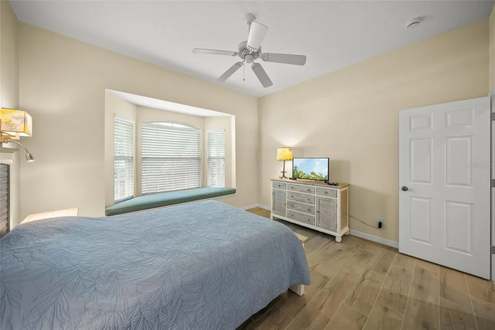 6923 LENNOX PLACE University Park, FL 34201