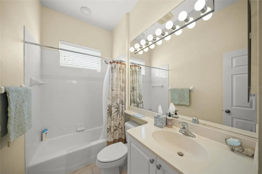 6923 LENNOX PLACE University Park, FL 34201