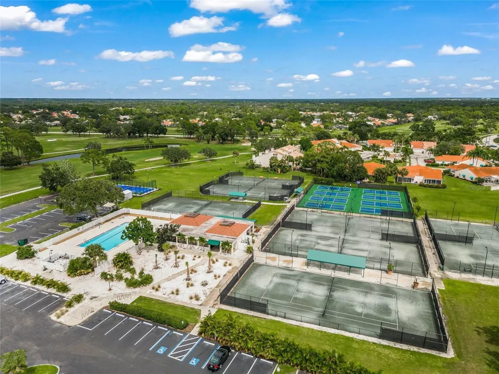 6923 LENNOX PLACE University Park, FL 34201