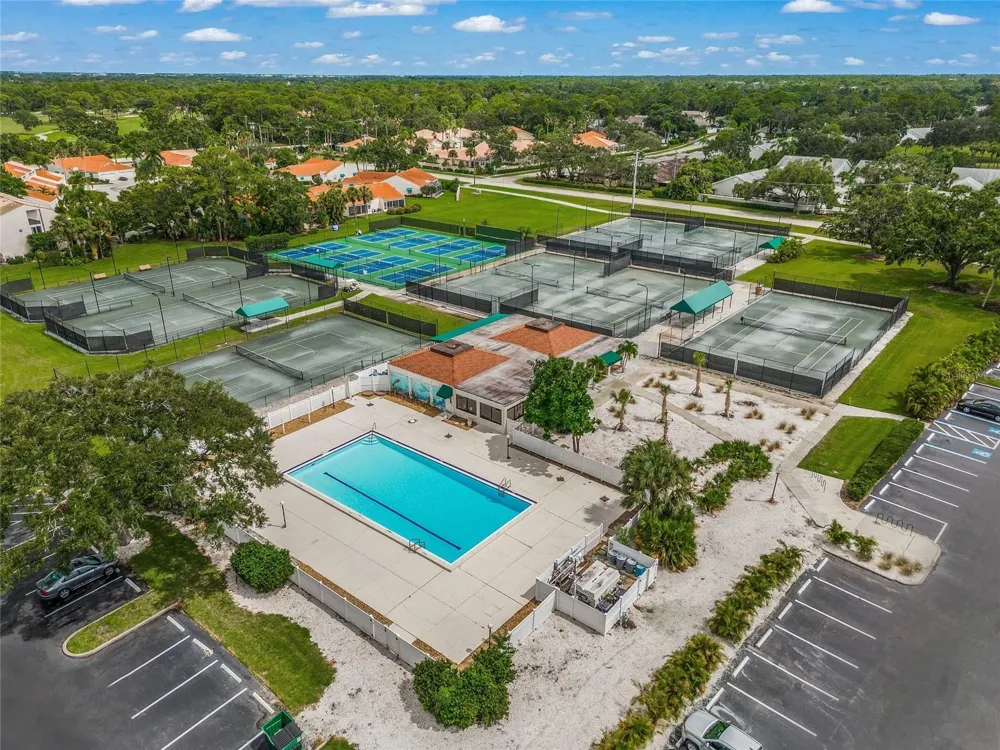 6923 LENNOX PLACE University Park, FL 34201