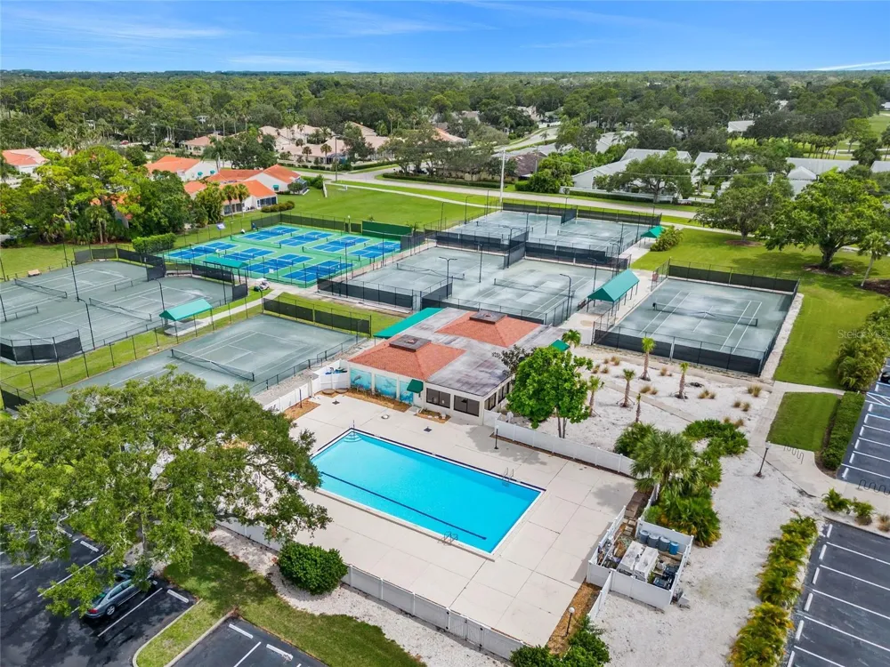 6923 LENNOX PLACE University Park, FL 34201