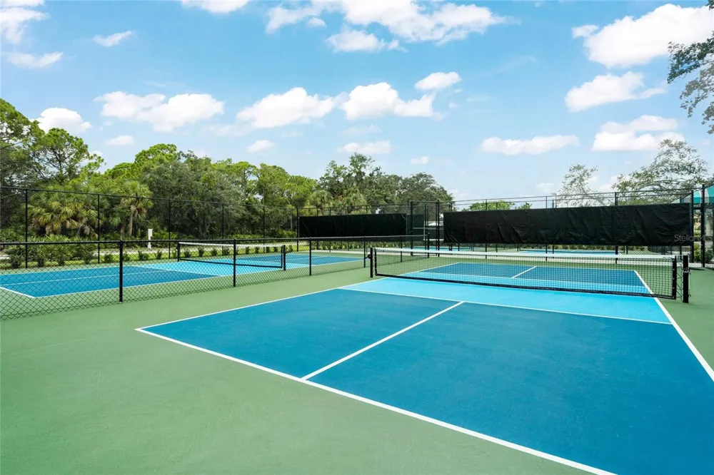 6923 LENNOX PLACE University Park, FL 34201