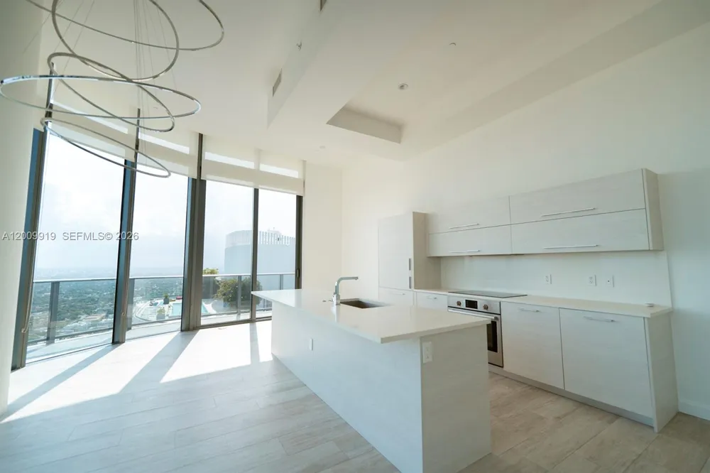 45 SW 9th St #4906 Miami, FL 33130