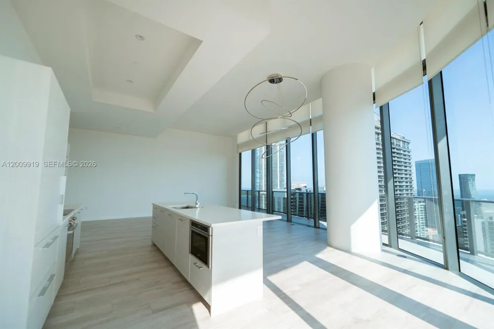 45 SW 9th St #4906 Miami, FL 33130