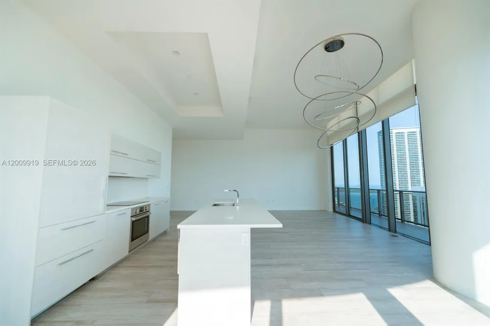 45 SW 9th St #4906 Miami, FL 33130