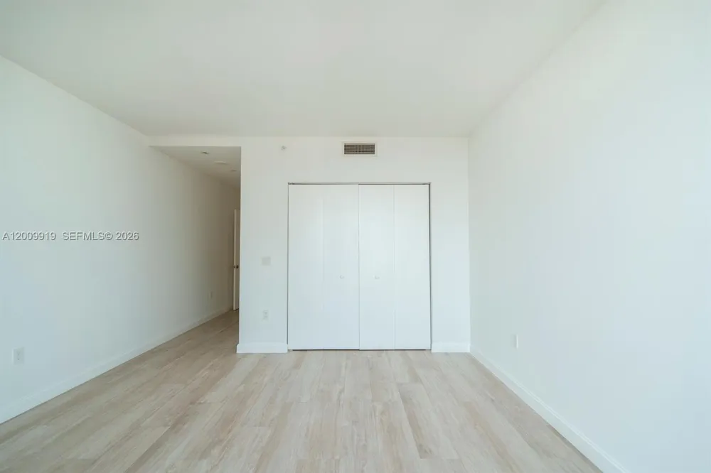 45 SW 9th St #4906 Miami, FL 33130