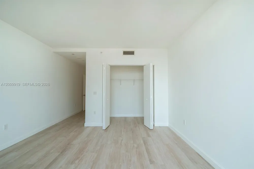45 SW 9th St #4906 Miami, FL 33130