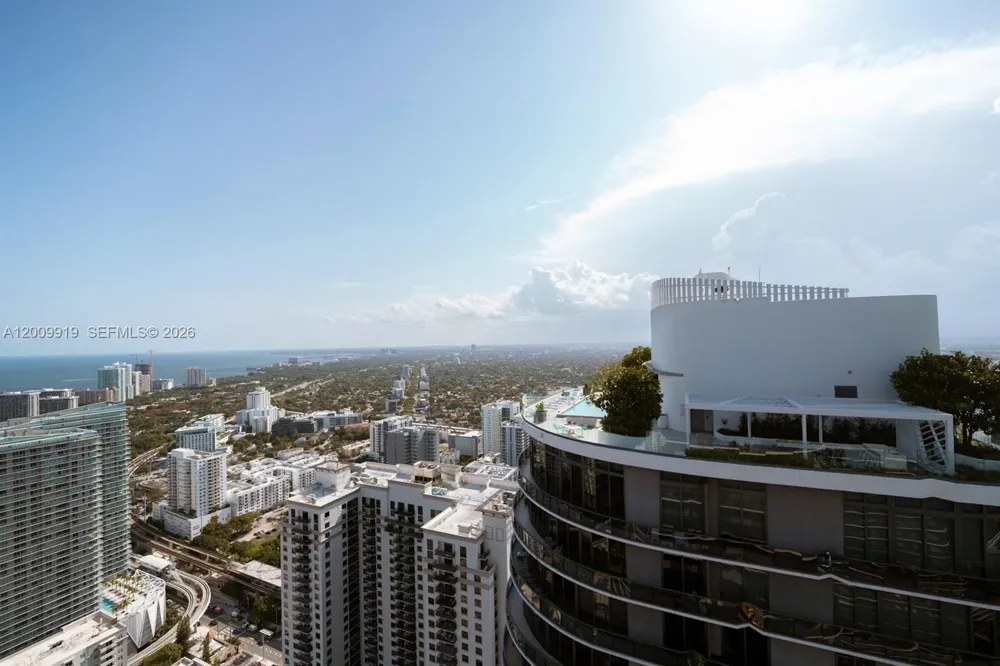 45 SW 9th St #4906 Miami, FL 33130
