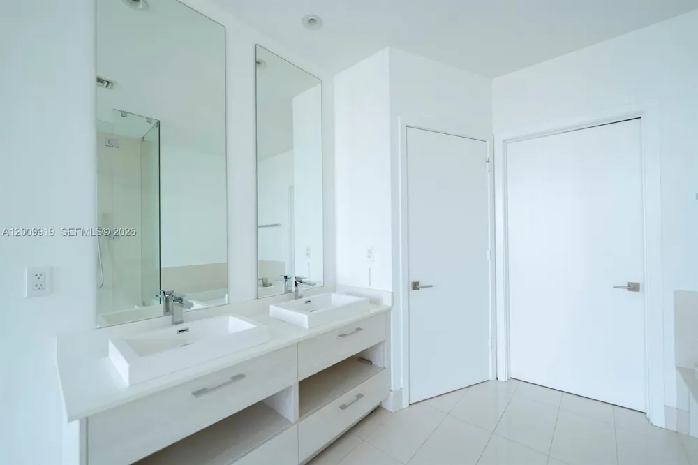 45 SW 9th St #4906 Miami, FL 33130