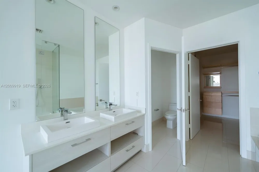 45 SW 9th St #4906 Miami, FL 33130