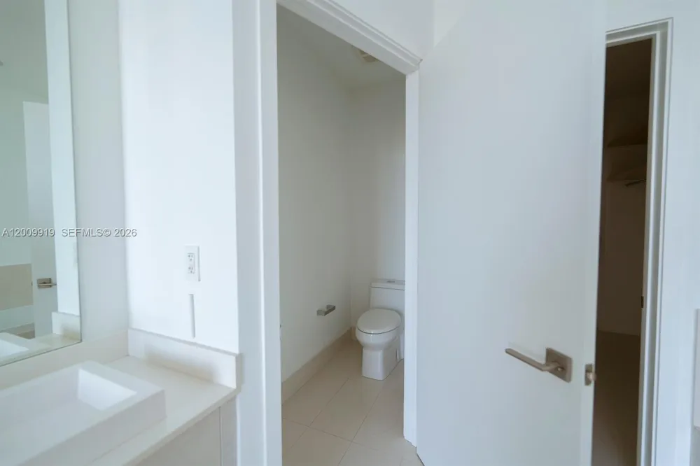 45 SW 9th St #4906 Miami, FL 33130