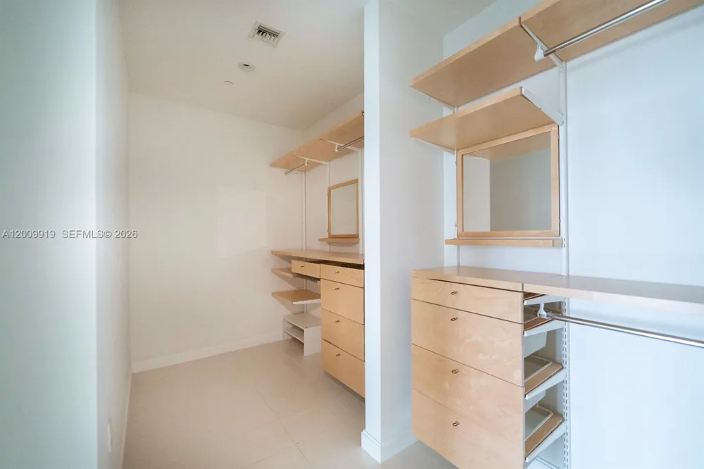 45 SW 9th St #4906 Miami, FL 33130