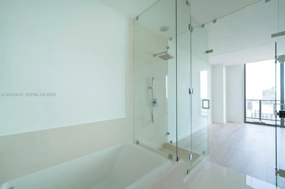 45 SW 9th St #4906 Miami, FL 33130